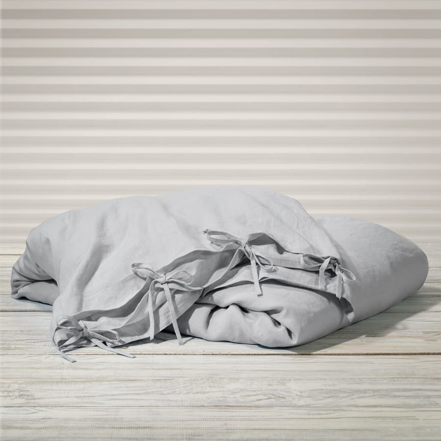 lniana-poszewka-na-koldre-z-trokami-srebrzysta-szarosc