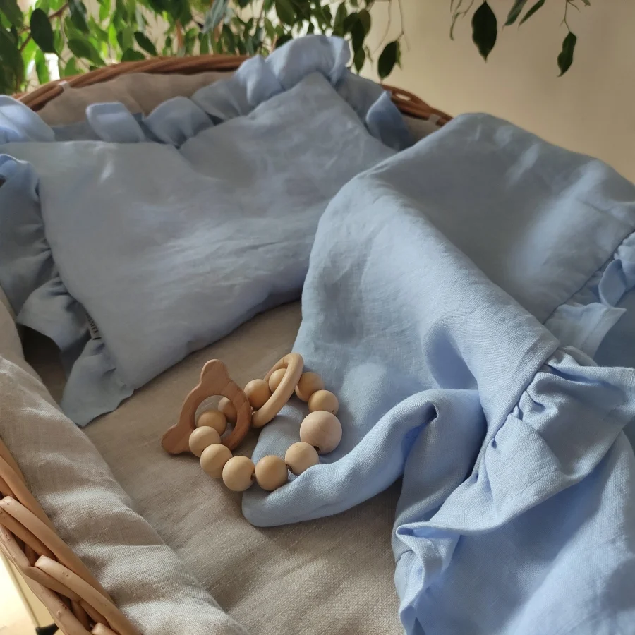 lniana-posciel-dla-niemowlat-z-wypełnieniem-falbanka-blekit